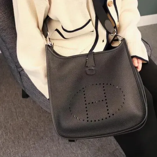 入手困難☆完売必至HERMES エルメス Evelyne III 29 エブリンPM